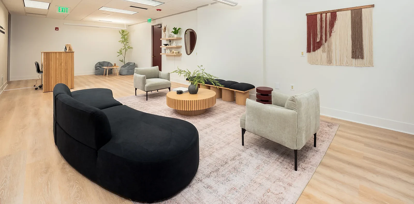 State-of-the-art contact lens examination and fitting suite